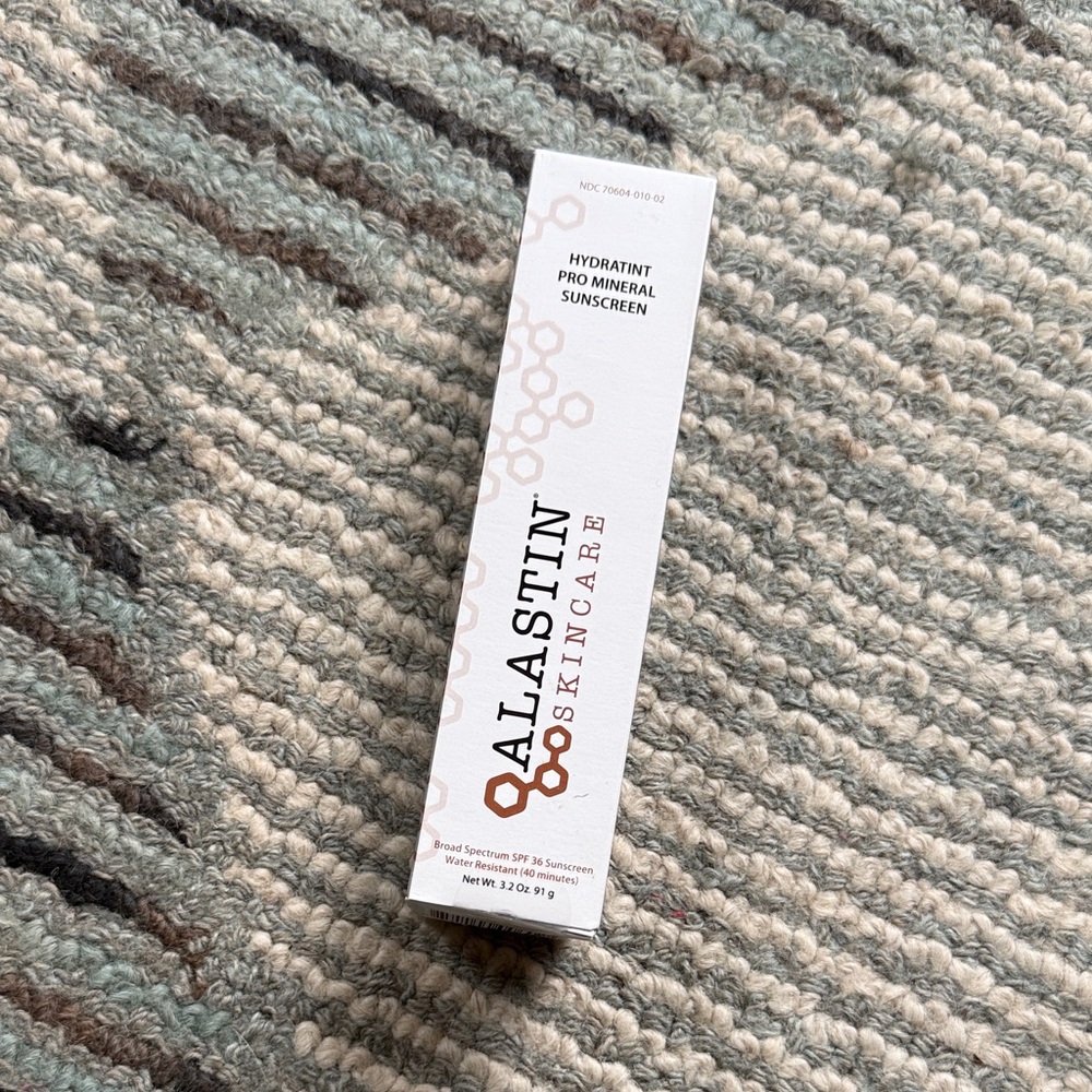 Alastin Skincare Hydratint pro mineral sunscreen
